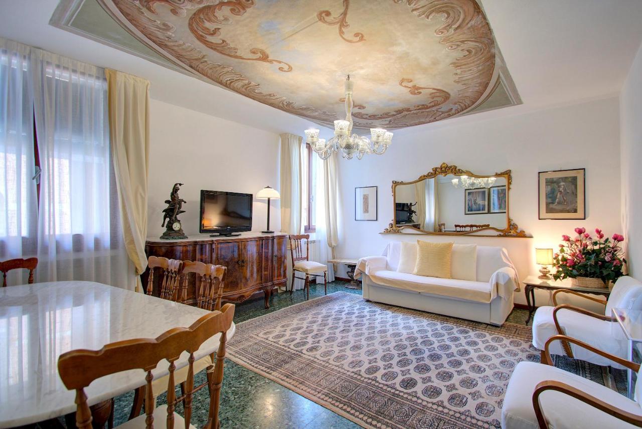 Marco Canal-Views Venice Exterior photo
