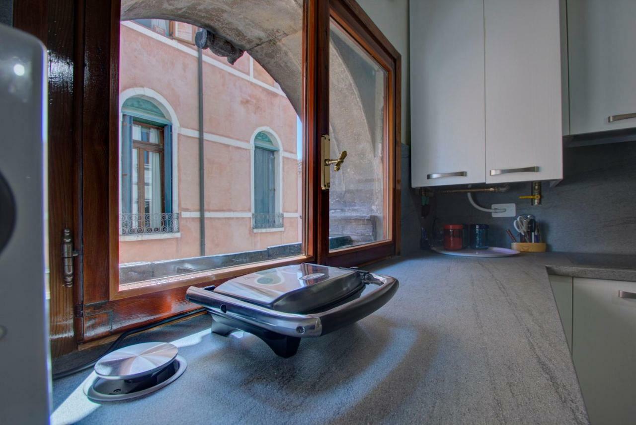 Marco Canal-Views Venice Exterior photo