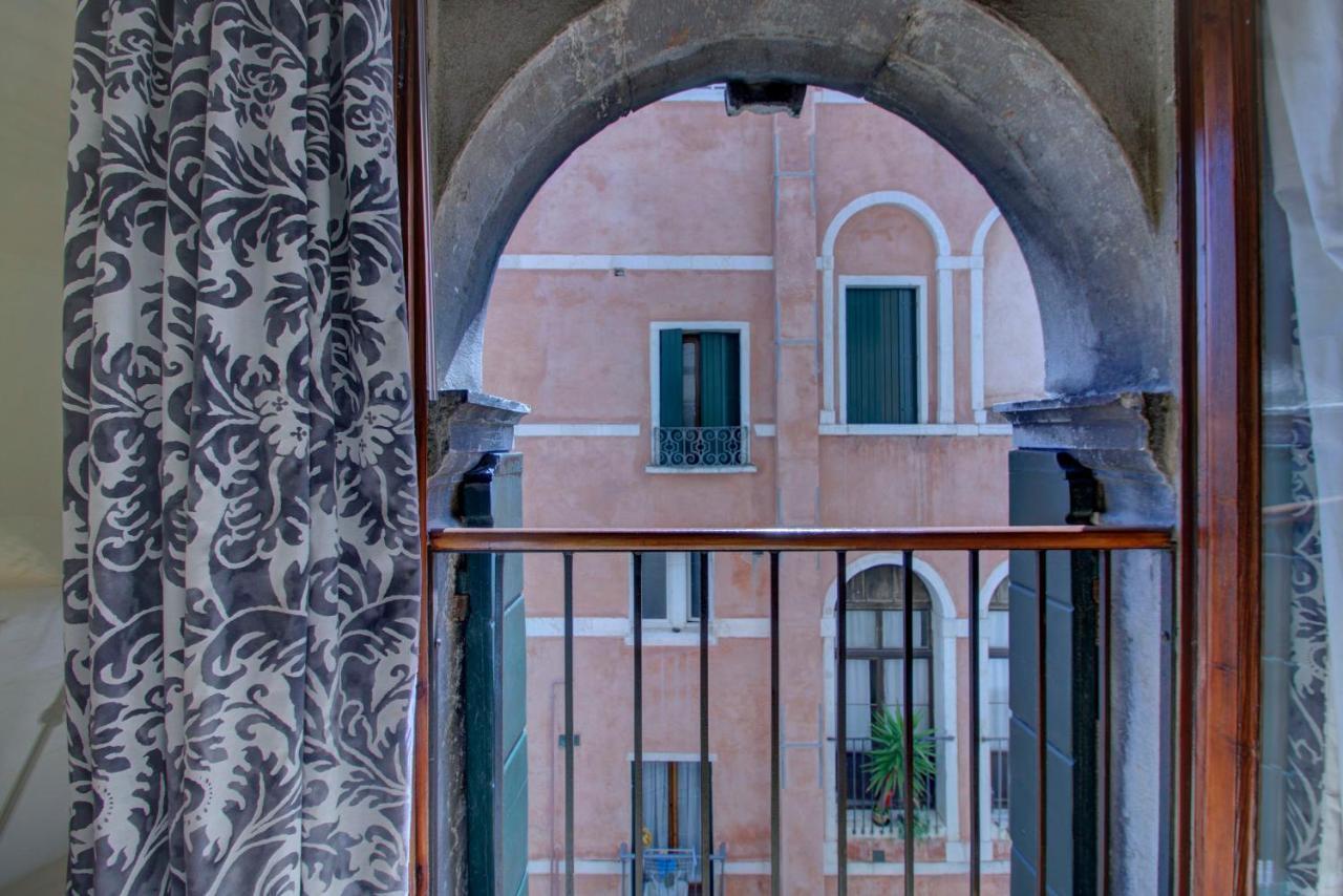 Marco Canal-Views Venice Exterior photo