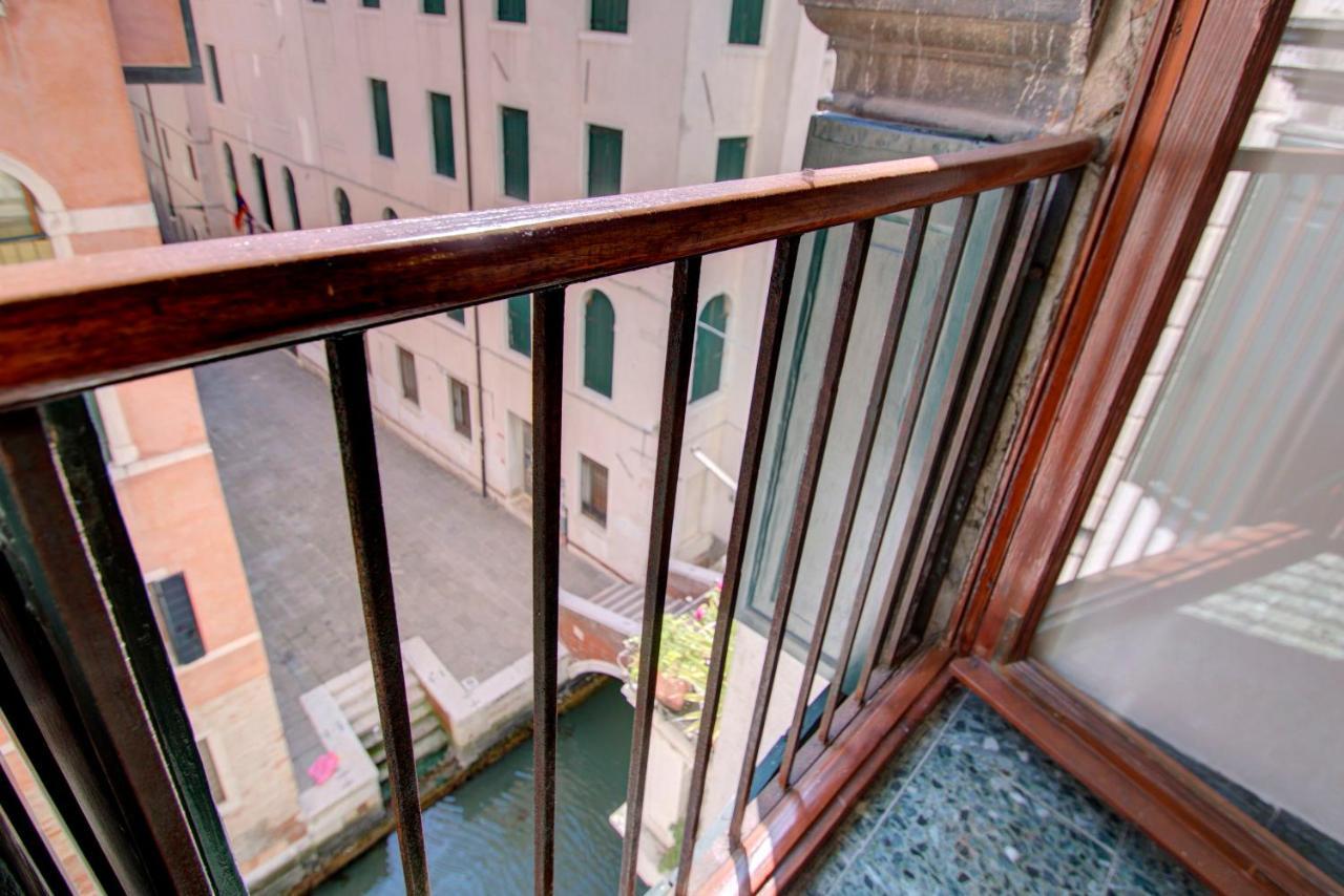 Marco Canal-Views Venice Exterior photo